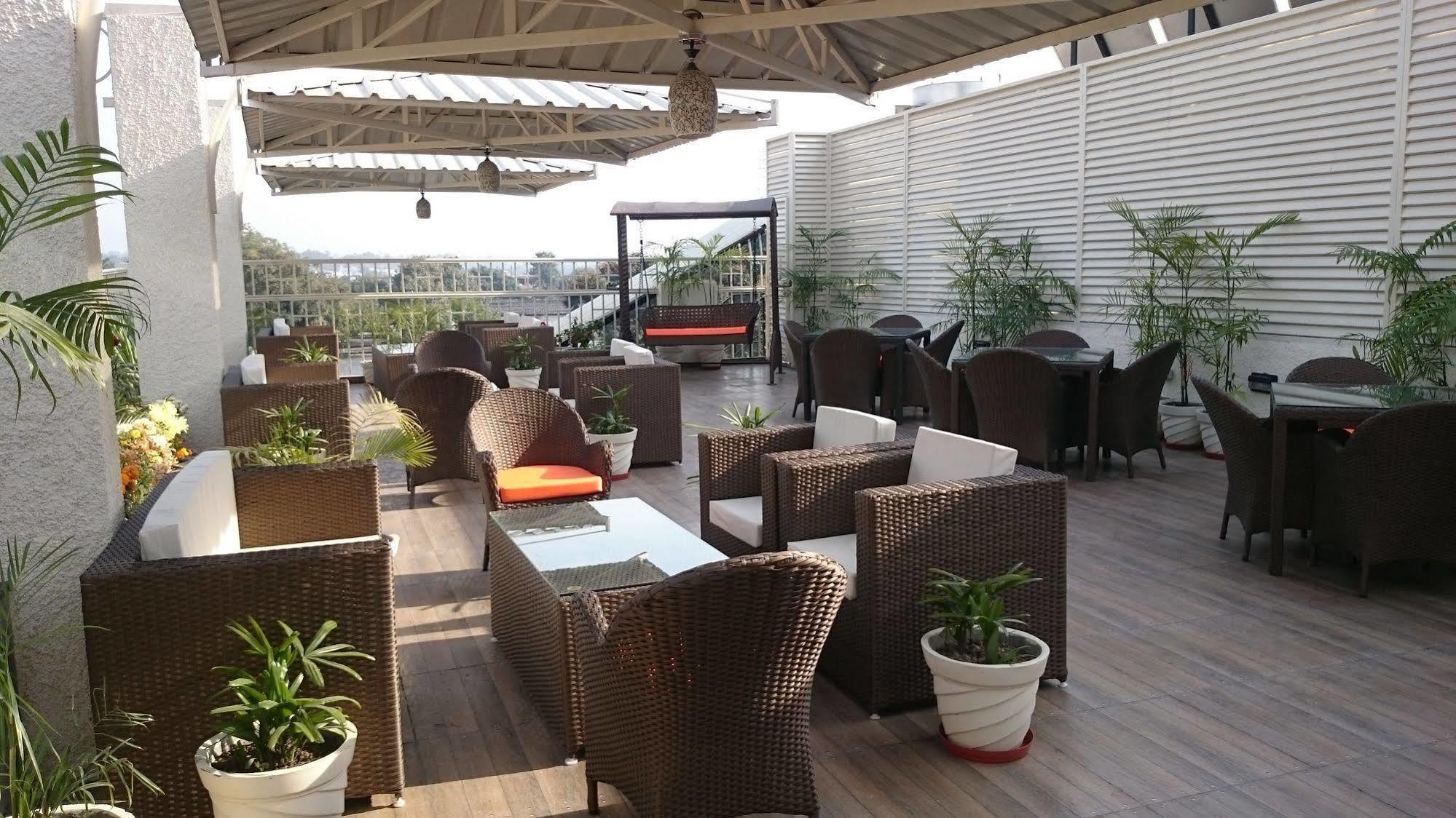 Imperial Clarks Inn Dehradun Esterno foto